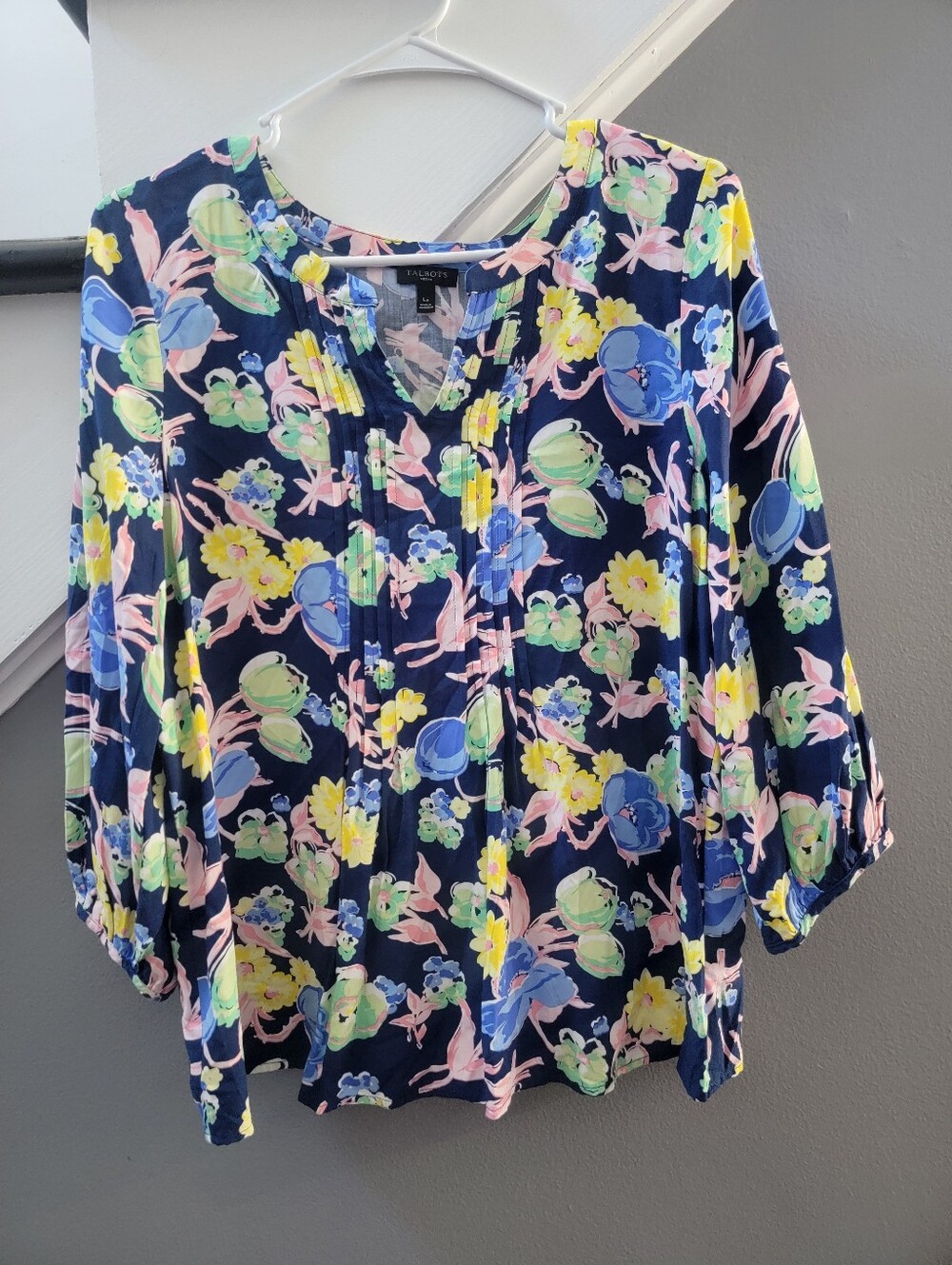 Talbots Petite Navy Floral Pintuck Split Neck Blouse 3/4 Sleeve Top LP - Picture 3 of 6